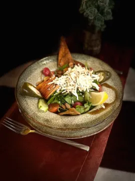 GREEN ARUCULA SALAD WITH APPLE